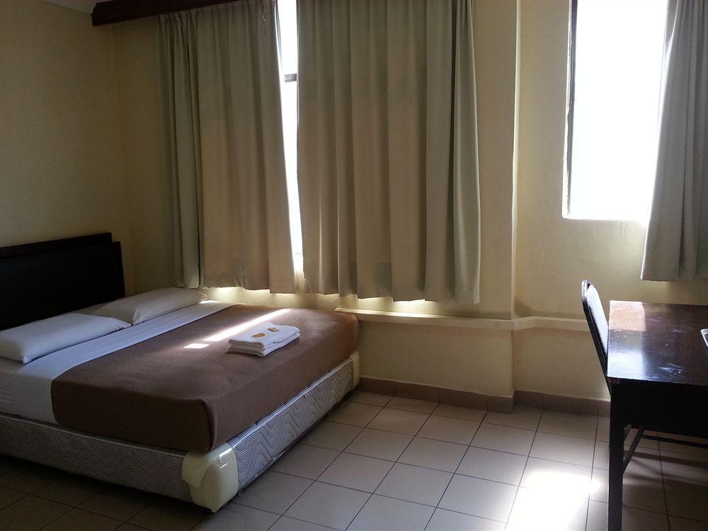 Hotel Iskandar Kota Kinabalu Zewnętrze zdjęcie