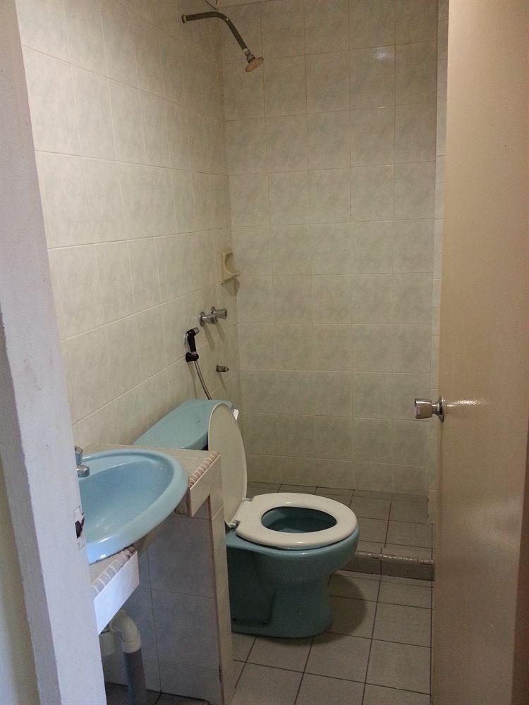 Hotel Iskandar Kota Kinabalu Zewnętrze zdjęcie