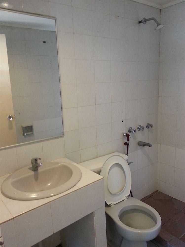 Hotel Iskandar Kota Kinabalu Zewnętrze zdjęcie