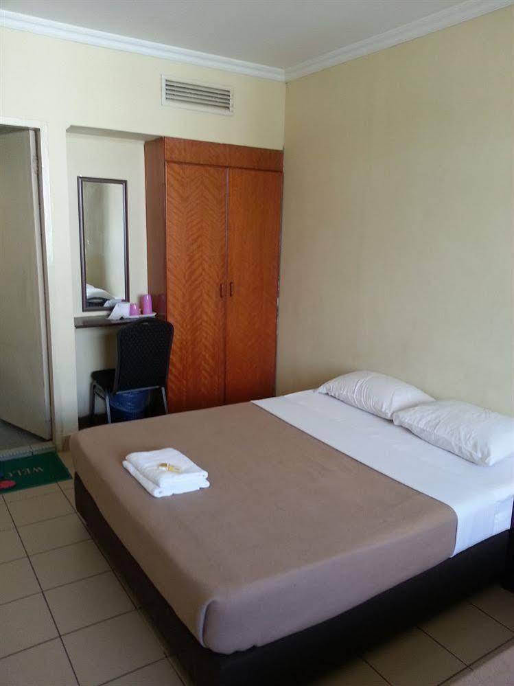 Hotel Iskandar Kota Kinabalu Zewnętrze zdjęcie